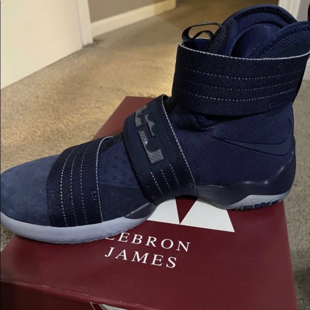 Men’s Sz 8 Lebron Shoes